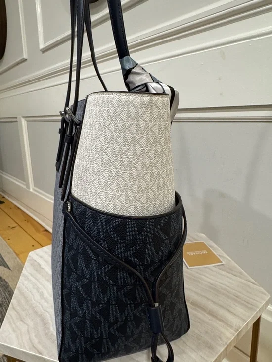 Michael Kors Jet Set Signature Blue White Tote - Picture 8 of 17